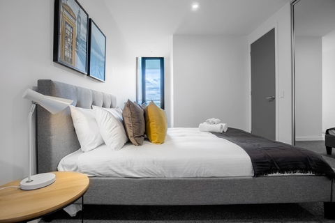 Designer 2 Bedroom Apartment In Parkville - Events Australia 0