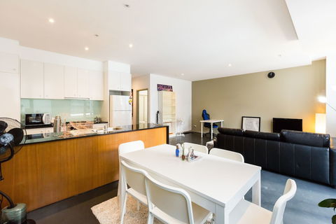 MEGAN, 2BDR Melbourne Apartment - Events Australia 1