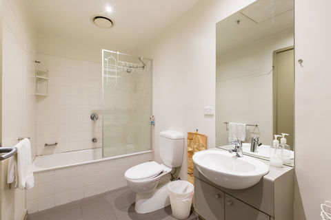 MEGAN, 2BDR Melbourne Apartment - Events Australia 5