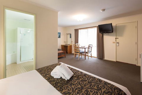 Advance Motel - Events Australia 4