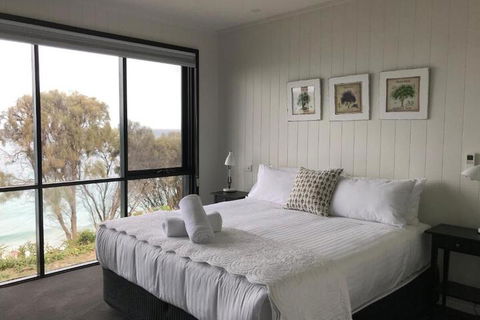 Hamptons On The Bay - Accommodation Europe 7