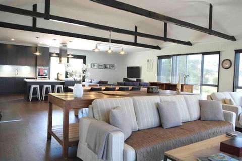 Hamptons On The Bay - Accommodation Europe 3