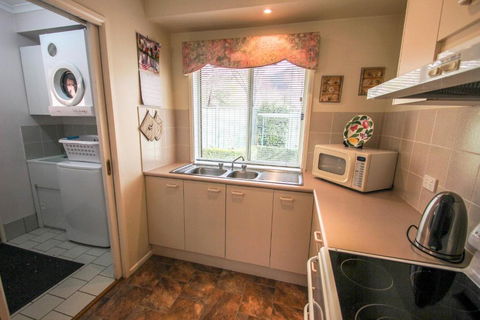 Silver Birches Holiday Unit 5 - Events Australia 1