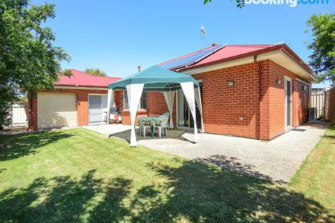 All Seasons Port Elliot Holiday House - Events Australia 3