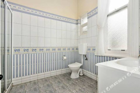 Rose Garden Spacious Family Home Near CBD - Events Australia 0