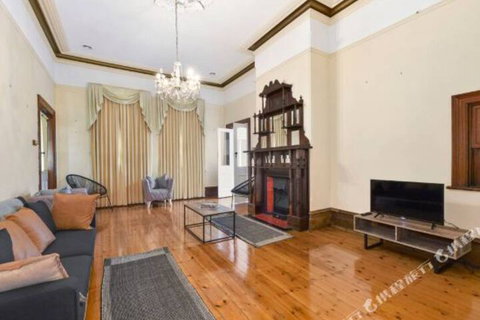 Rose Garden Spacious Family Home Near CBD - Events Australia 1