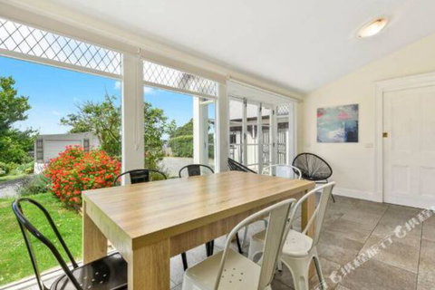 Rose Garden Spacious Family Home Near CBD - Events Australia 6