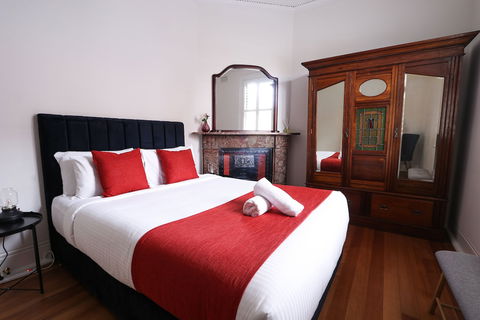 Discover The Rocks - Heritage House - Tourism Bookings 6