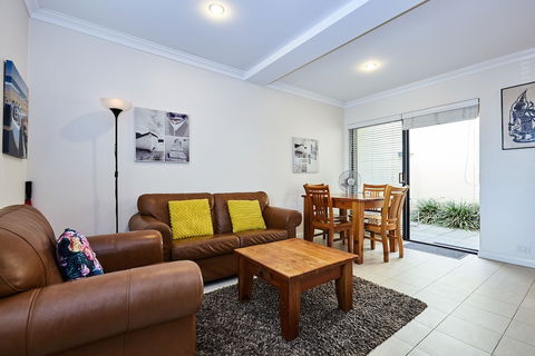 Fremantle Townhouse Unit 5 - Events Australia 1