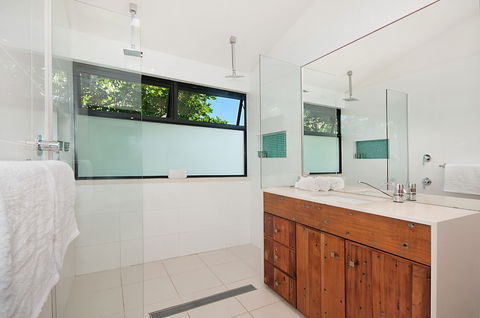 A PERFECT STAY - The Hawk At Wategos - Events Australia 4