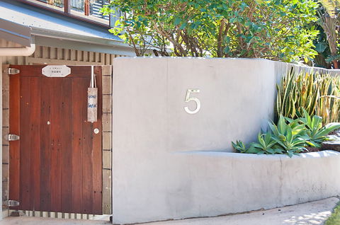 A PERFECT STAY - The Hawk At Wategos - Events Australia 0