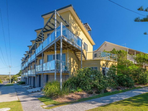 Seaspray 3 Straight Across The Road From Main Beach Yamba - Tourism Bookings 4