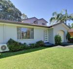 Beach House 8 Mistral Close large house with aircon - Events Australia