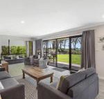 19 Bay Parklands 2 Gowrie Avenue ground floor renovated unit with water views  WIFI - Events Australia