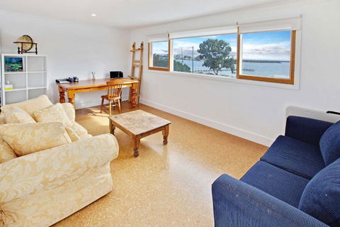 Waterfront Sanctuary Raymond Island Getaway - Events Australia 5