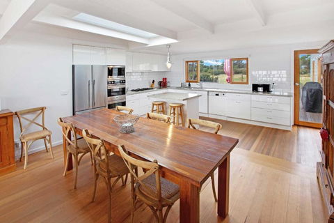 Waterfront Sanctuary Raymond Island Getaway - Events Australia 4