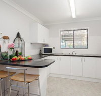 Lorikeet Retreat 2 / 117 Tomaree Rd Pet Friendly Air Conditioned Holiday House - Events Australia