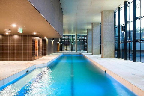 A Stylish 2BR CBD Apt With Beautiful City Views - Events Australia 6