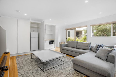 SeaSide Serenity: Tennis Court & Back Beach - Events Australia 1