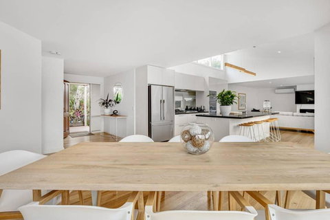 SeaSide Serenity: Tennis Court & Back Beach - Events Australia 2