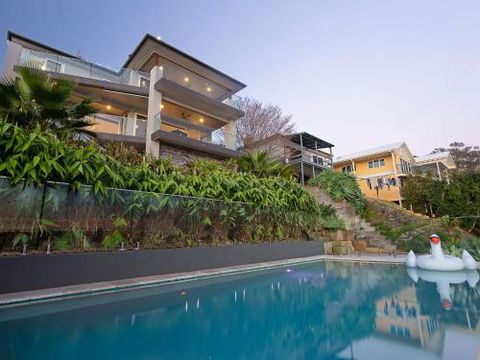 Absolute Waterfront Lakehouse Fishing Point Waterfront Pool Jetty - Tourism Bookings 0
