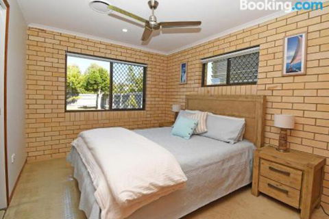 Urangan Harbour Bungalow - Events Australia 1