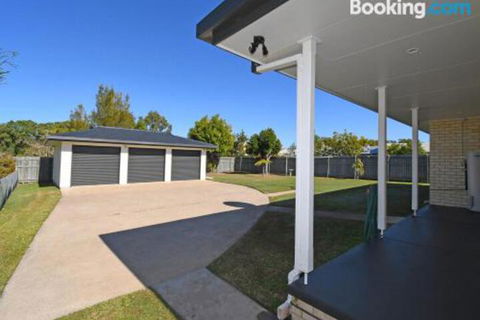 Urangan Harbour Bungalow - Events Australia 4