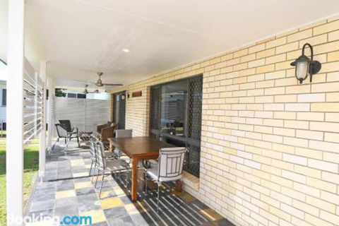 Urangan Harbour Bungalow - Events Australia 2