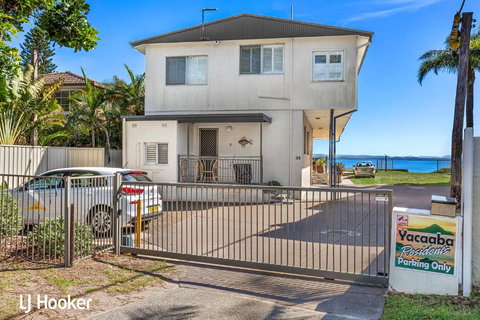 Yacaaba Beautiful Waterfront Location - Tourism Bookings 1