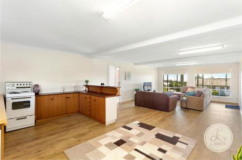TASSIE SEASIDE SERENITY LAbode Accommodation - Events Australia 5