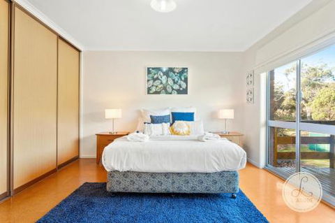 TASSIE SEASIDE SERENITY LAbode Accommodation - Events Australia 1