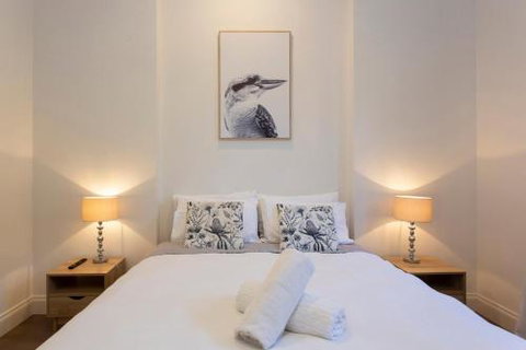 Dingo At White Gum Lodge - Events Australia 0