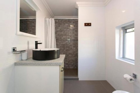 Dingo At White Gum Lodge - Events Australia 1