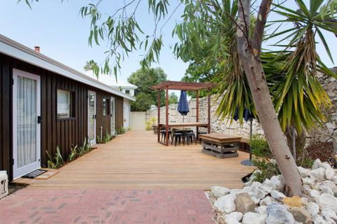 Dingo At White Gum Lodge - Events Australia 2