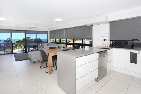Unit 1 Phoenix Apartments Coolum Beach - Events Australia 3