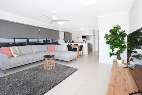 Unit 1 Phoenix Apartments Coolum Beach - Events Australia 6