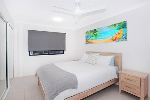 Unit 1 Phoenix Apartments Coolum Beach - Events Australia 4