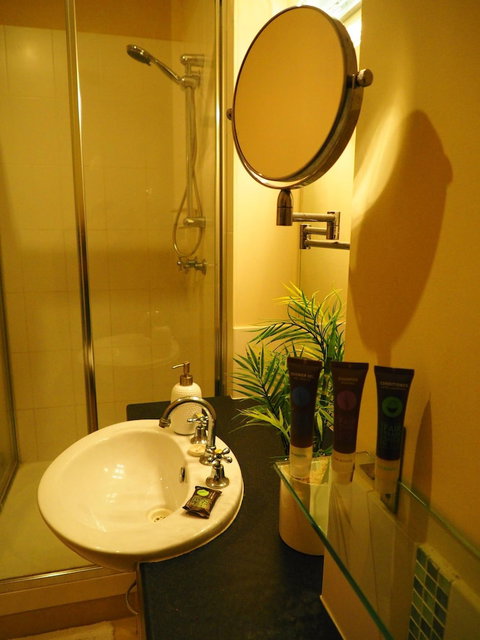 Master Suite With Private Entrance - Events Australia 3