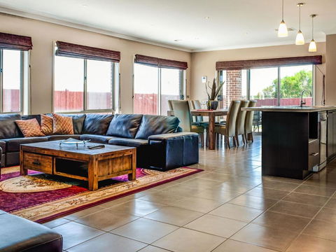 Valencia - Events Australia 1