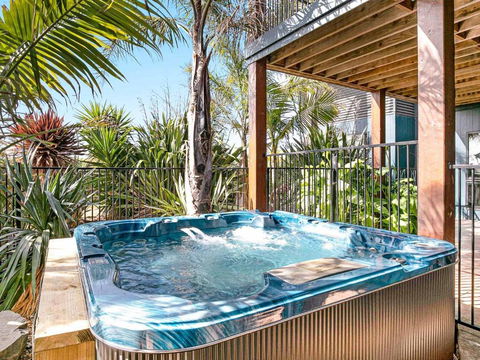 The Islander - Accommodation Europe 1