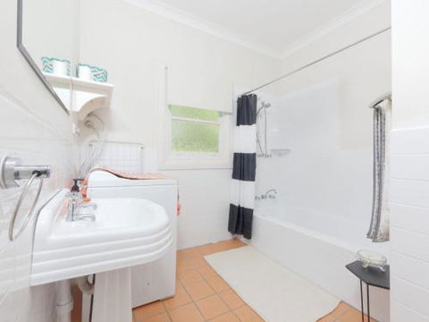 Redwood Cottage Burradoo Getaway Southern Highlands 4pm Check Out Sunday - Events Australia 3