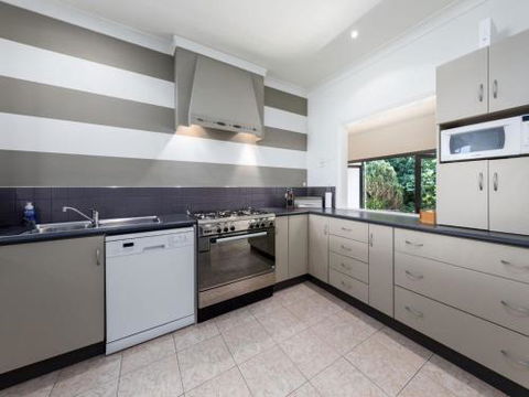 THE BEACH HOUSE Gerroa 4pm Check Out Sundays - Events Australia 5