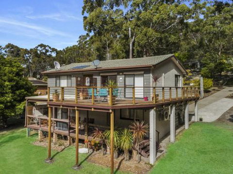 Seascape At Blenheim Beach 4pm Check Out Sundays - Events Australia 0