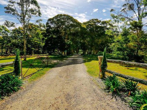 THE ANGAS CARRIAGE Alpine Southern Highlands 4pm Check Out On Sundays - Tourism Bookings 6