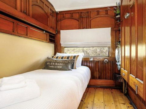 THE ANGAS CARRIAGE Alpine Southern Highlands 4pm Check Out On Sundays - Tourism Bookings 4