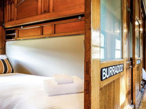 THE ANGAS CARRIAGE Alpine Southern Highlands 4pm Check Out On Sundays - Tourism Bookings 1