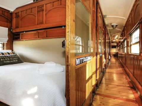 THE ANGAS CARRIAGE Alpine Southern Highlands 4pm Check Out On Sundays - Tourism Bookings 2