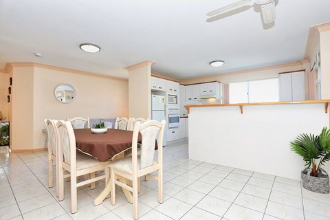Enjoy Sunsets & Waterviews From Your Private Balcony - Accommodation Europe 4
