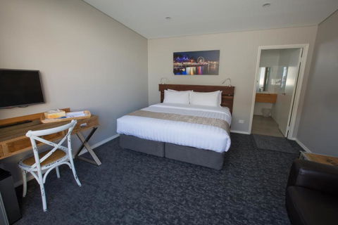 Maand Up - Events Australia 1