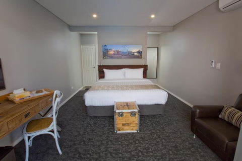 Maand Up - Events Australia 2